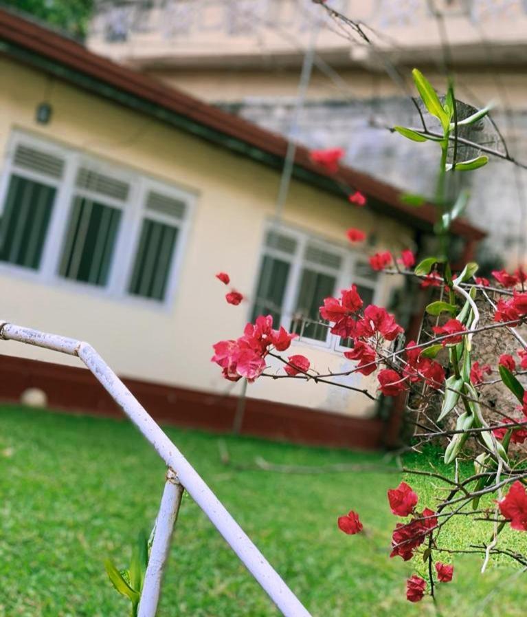 No 06 Veediya Bandara Lane Bahirawakanda Kandy Exterior foto
