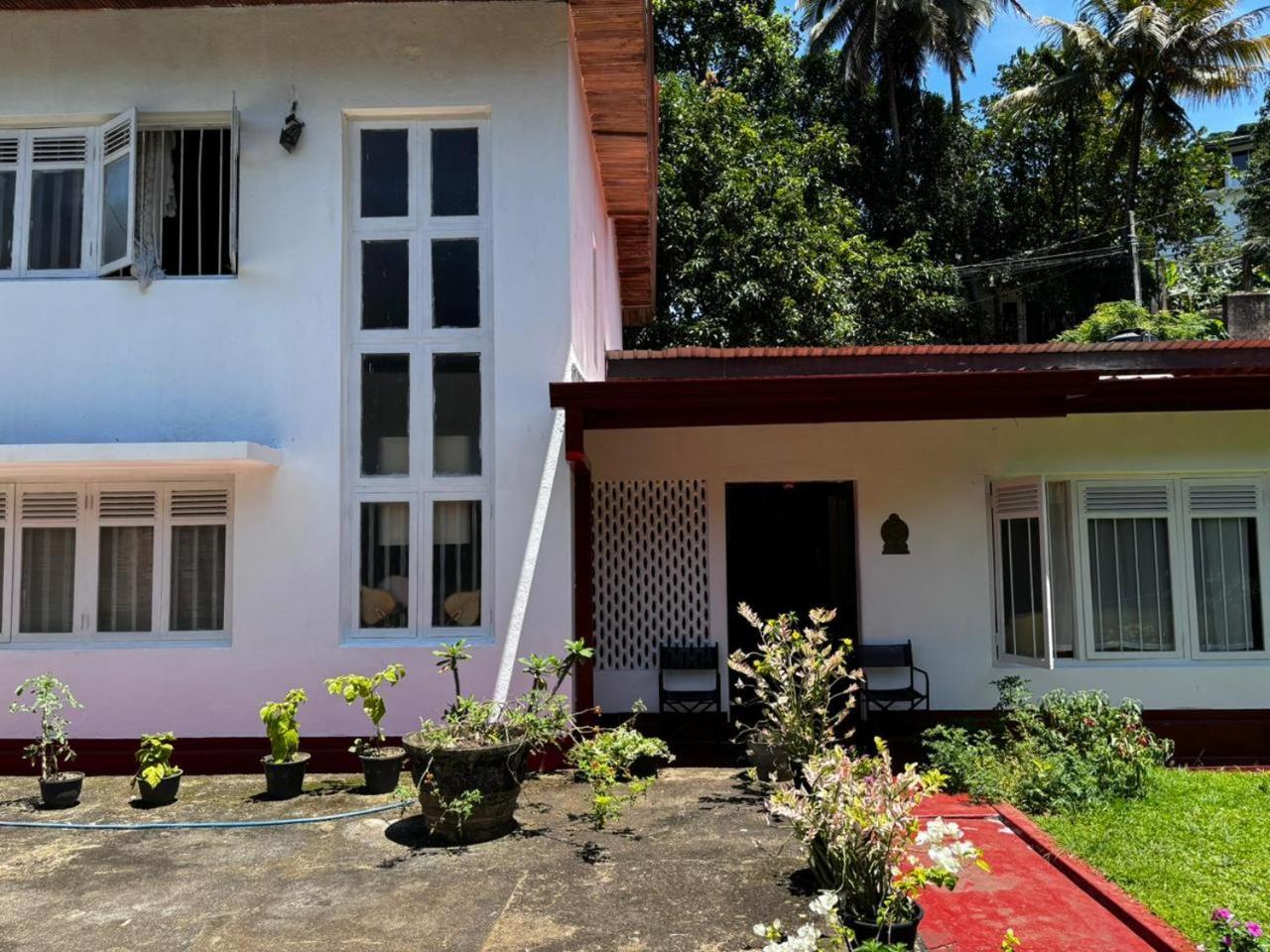 No 06 Veediya Bandara Lane Bahirawakanda Kandy Exterior foto