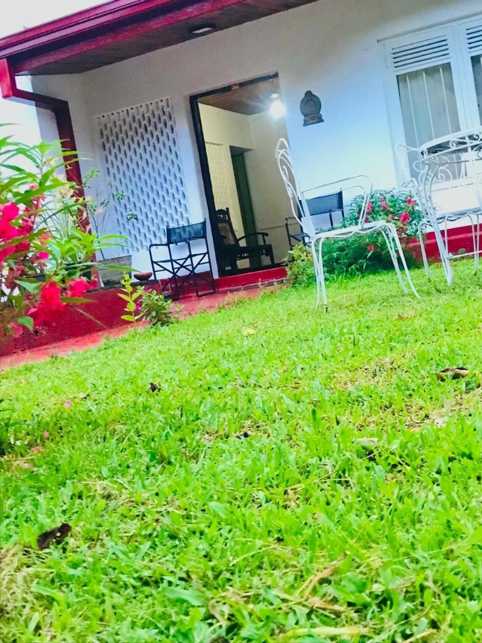 No 06 Veediya Bandara Lane Bahirawakanda Kandy Exterior foto