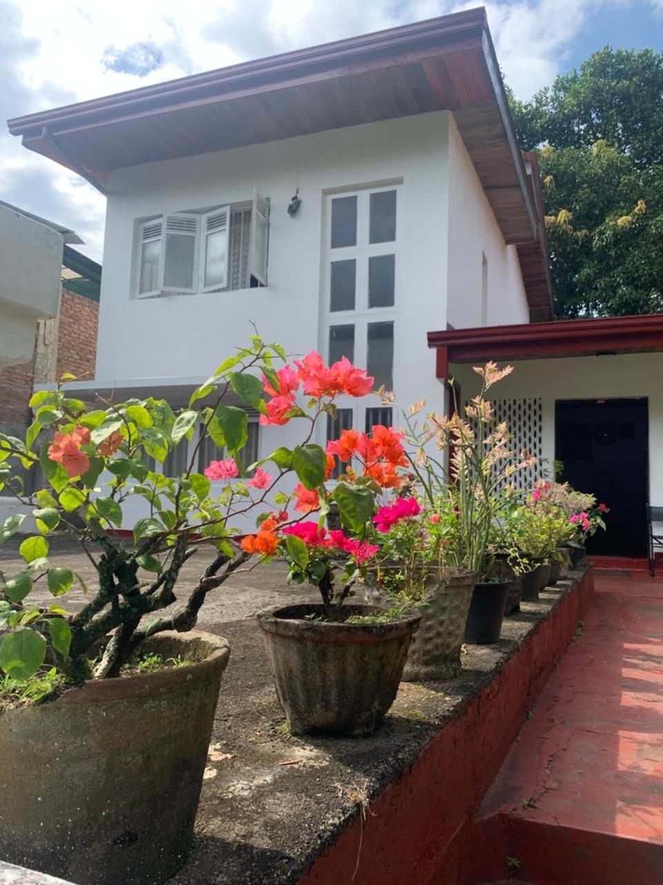 No 06 Veediya Bandara Lane Bahirawakanda Kandy Exterior foto